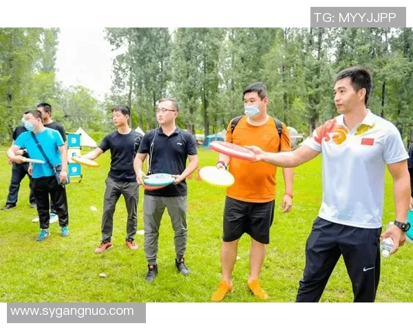 飞盘战术揭秘:广州飞盘队的包夹策略与团队协作分析 飞盘战术揭秘:广州飞盘队的包夹策略与团队协作分析